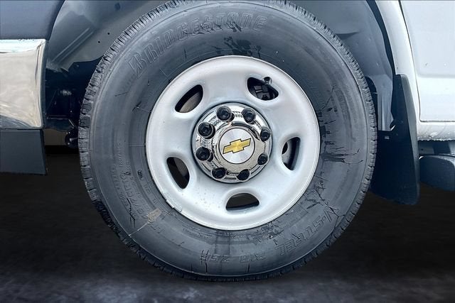 2026 Chevrolet Express Passenger 1LS