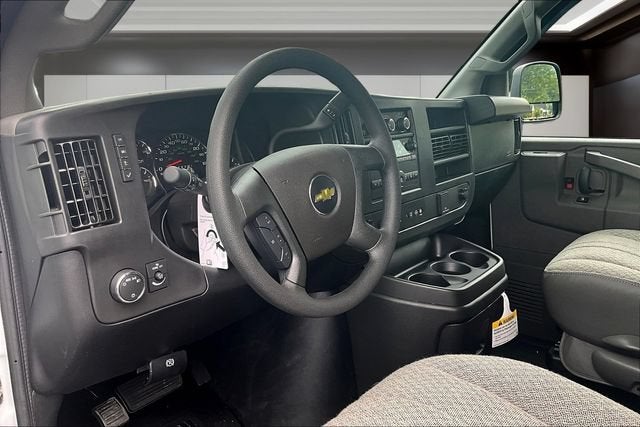 2026 Chevrolet Express Passenger 1LS