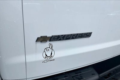 2026 Chevrolet Express Passenger 1LS