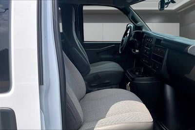 2026 Chevrolet Express Passenger 1LS