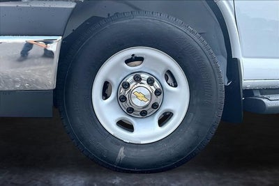 2026 Chevrolet Express Passenger 1LS