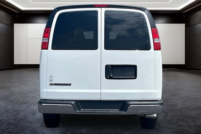 2026 Chevrolet Express Passenger 1LS