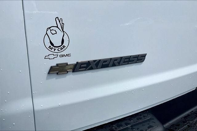 2026 Chevrolet Express Passenger 1LS