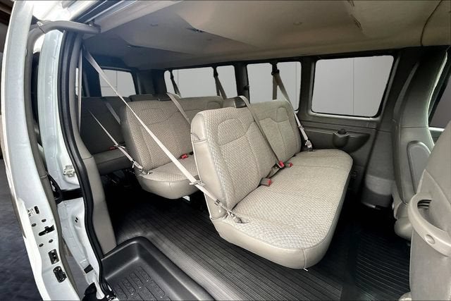 2026 Chevrolet Express Passenger 1LS