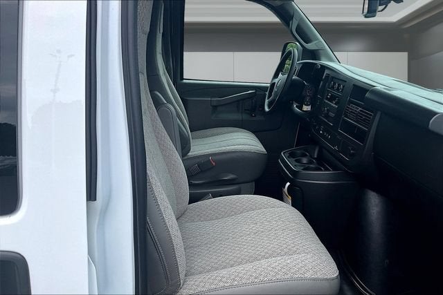 2026 Chevrolet Express Passenger 1LS
