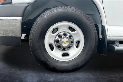 2026 Chevrolet Express Passenger 1LS