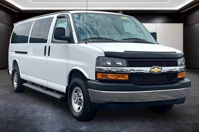 2026 Chevrolet Express Passenger 1LS