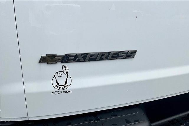 2026 Chevrolet Express Passenger 1LS
