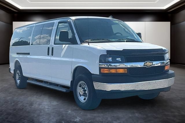 2026 Chevrolet Express Passenger 1LS