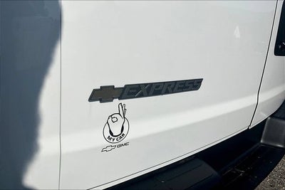 2026 Chevrolet Express Passenger 1LS
