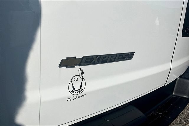 2026 Chevrolet Express Passenger 1LS