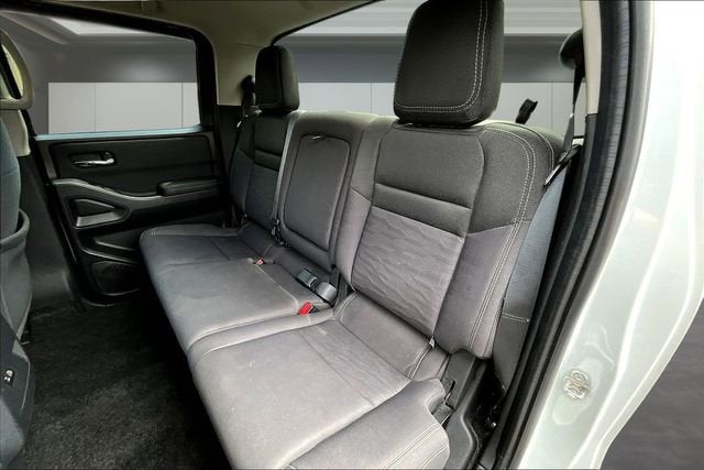 2022 Nissan Frontier Crew Cab SV 4x2