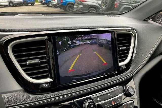 2023 Chrysler Pacifica Hybrid Touring L