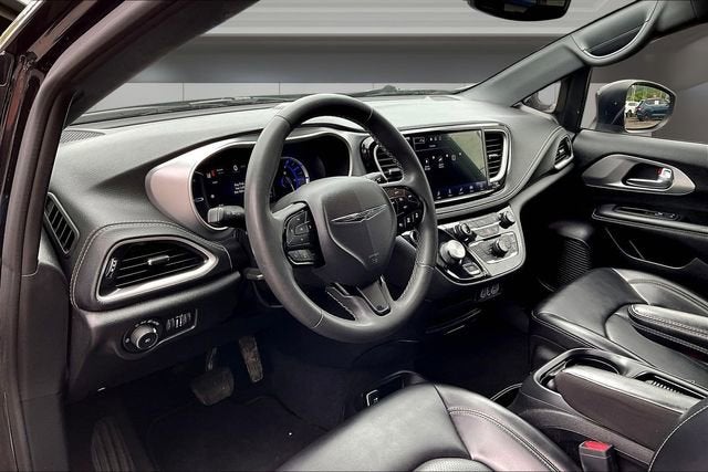 2023 Chrysler Pacifica Hybrid Touring L