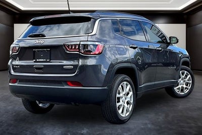 2023 Jeep Compass Latitude Lux FWD
