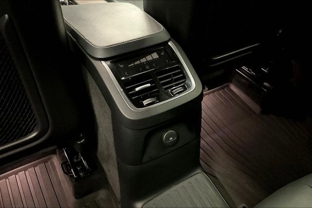 2023 Volvo XC90 Recharge Plug-In Hybrid T8 Ultimate Bright Theme 7-Seater