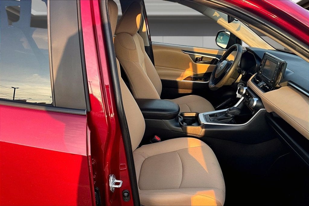 2021 Toyota RAV4 LE
