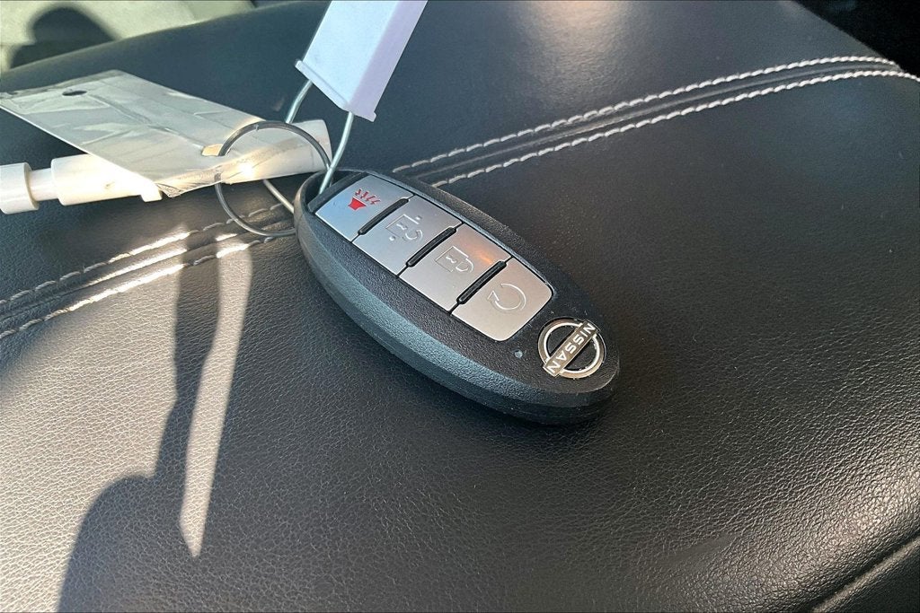 2022 Nissan Pathfinder SV