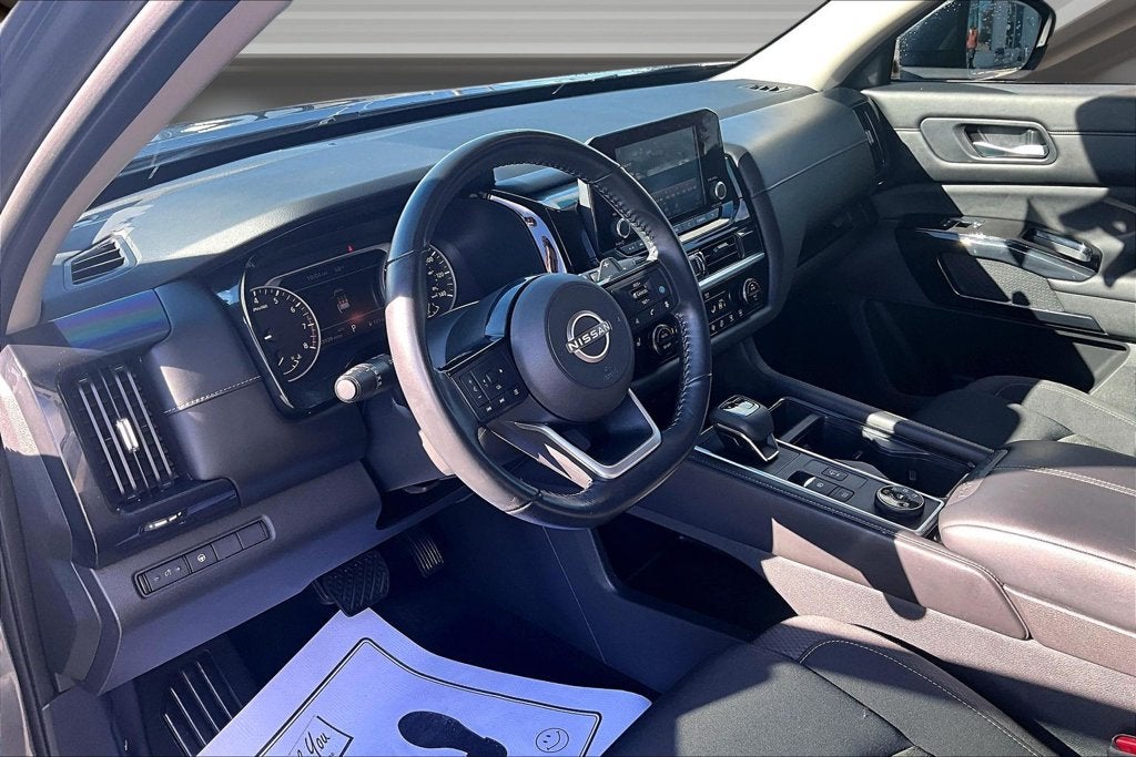 2022 Nissan Pathfinder SV