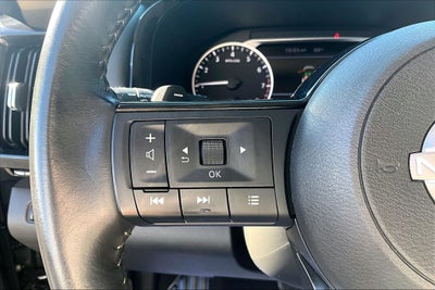 2022 Nissan Pathfinder SV
