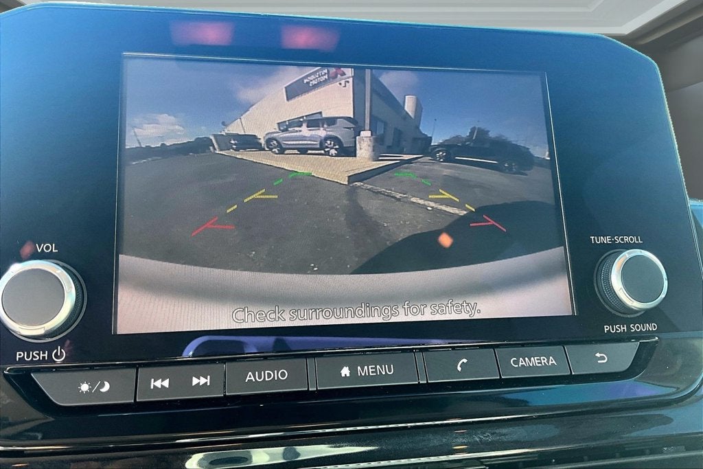 2022 Nissan Pathfinder SV