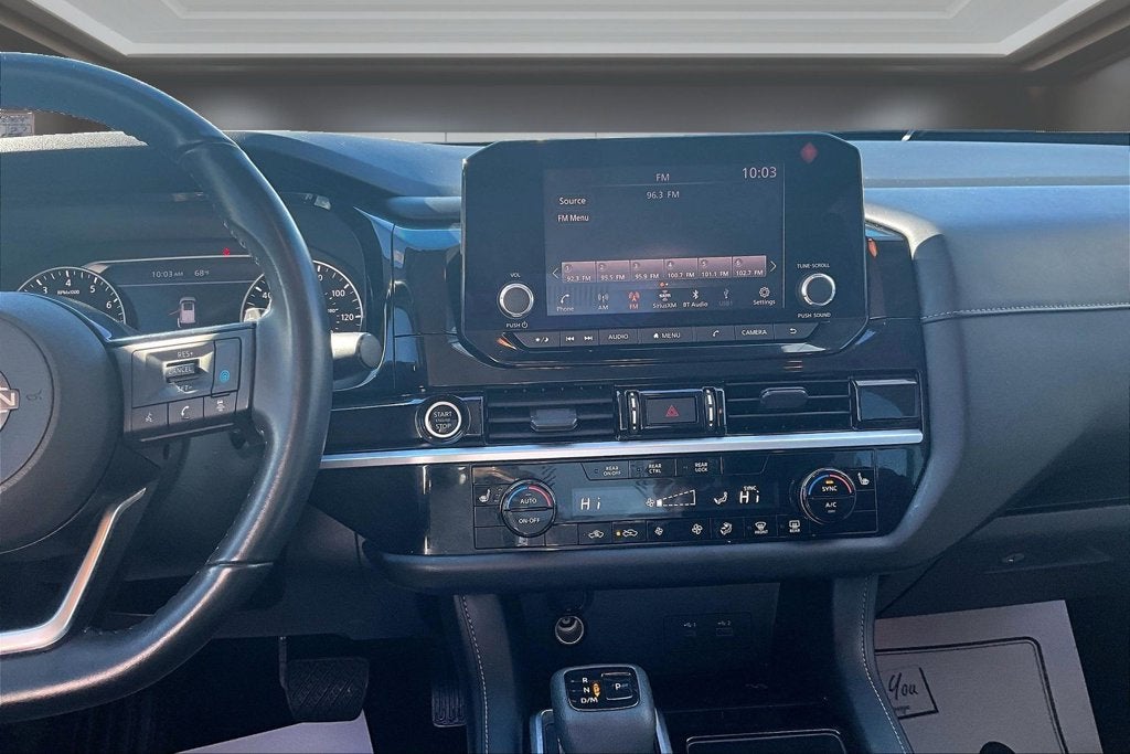 2022 Nissan Pathfinder SV