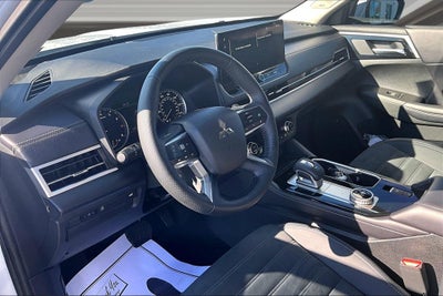 2026 Mitsubishi Outlander SE
